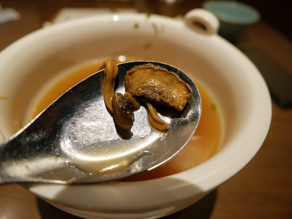 府城晶華の名物牛肉麺のスープ
